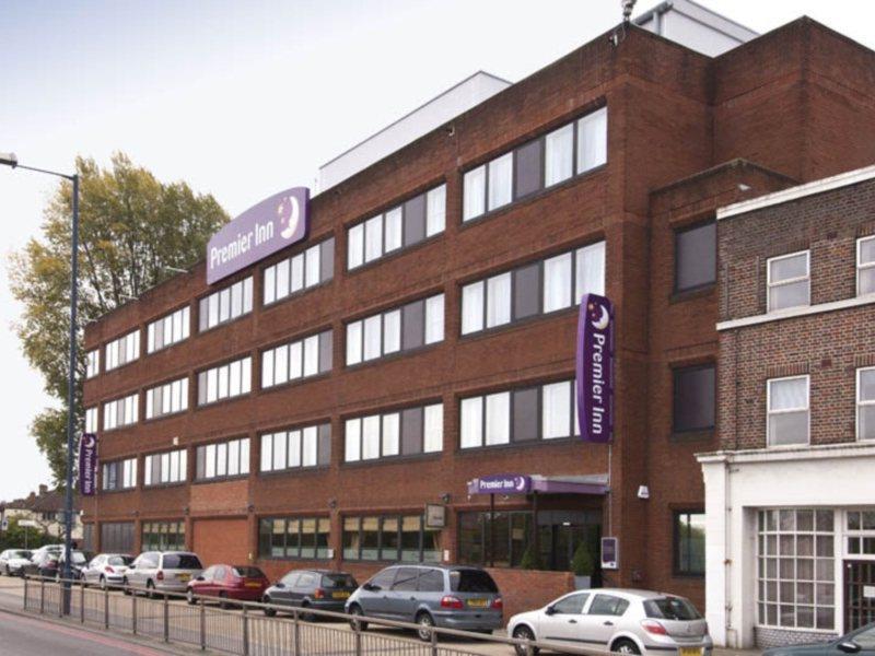 Premier Inn London Hanger Lane Buitenkant foto